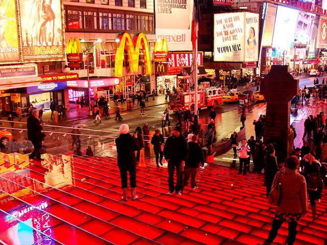 Escaleras rojas, Times Square, New York